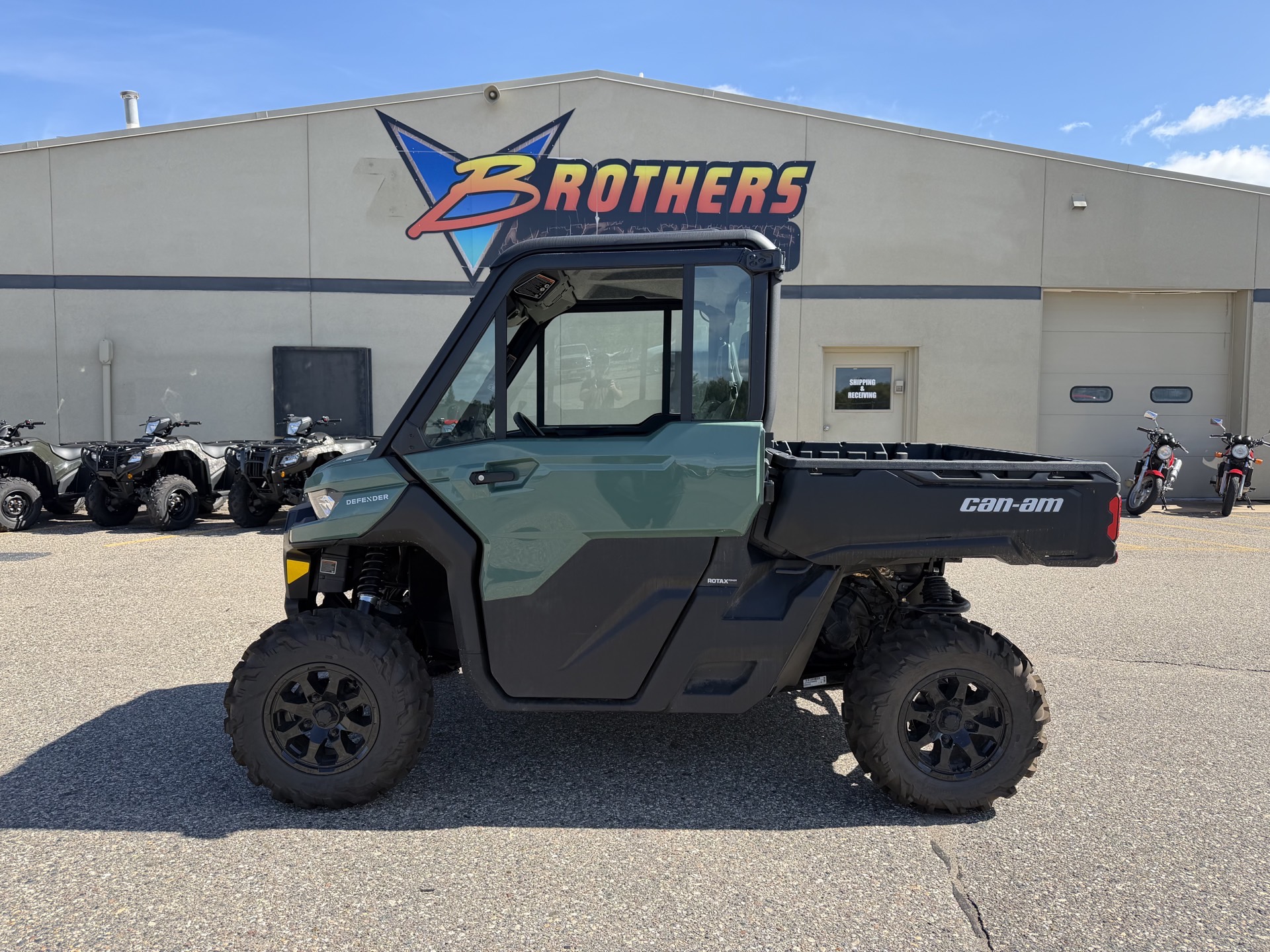 2026 CAN-AM DEFENDER DPS CAB HD10