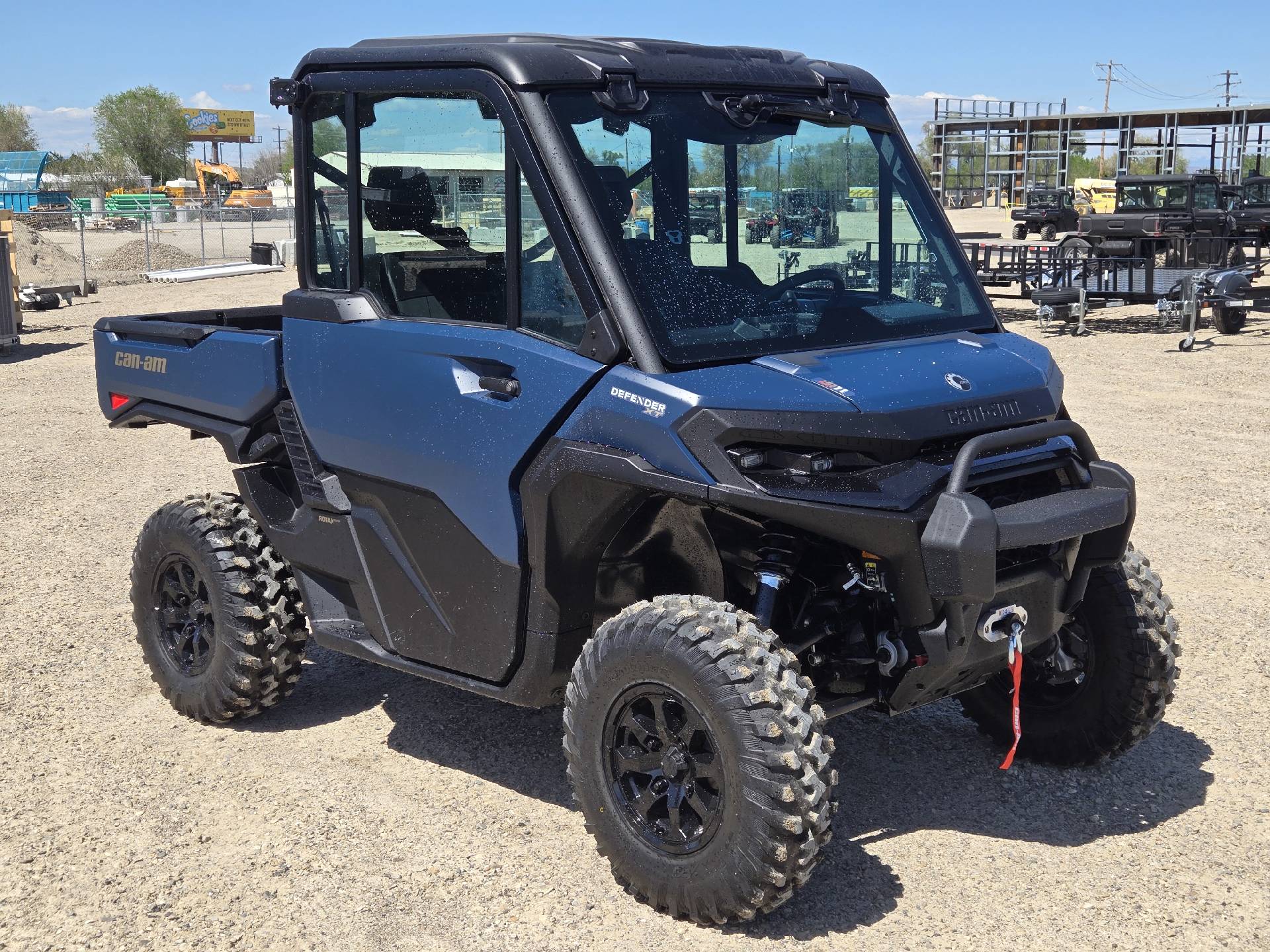 2026 Can-Am DEFENDER XT CAB HD11