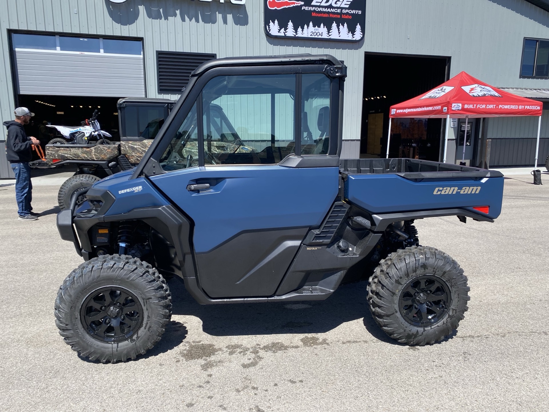 2026 Can-Am DEFENDER XT CAB HD11