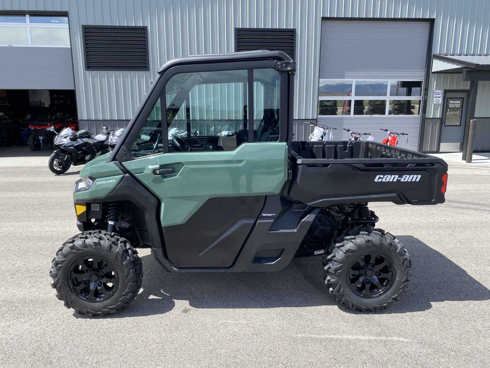 2026 Can-Am DEFENDER DPS CAB HD10
