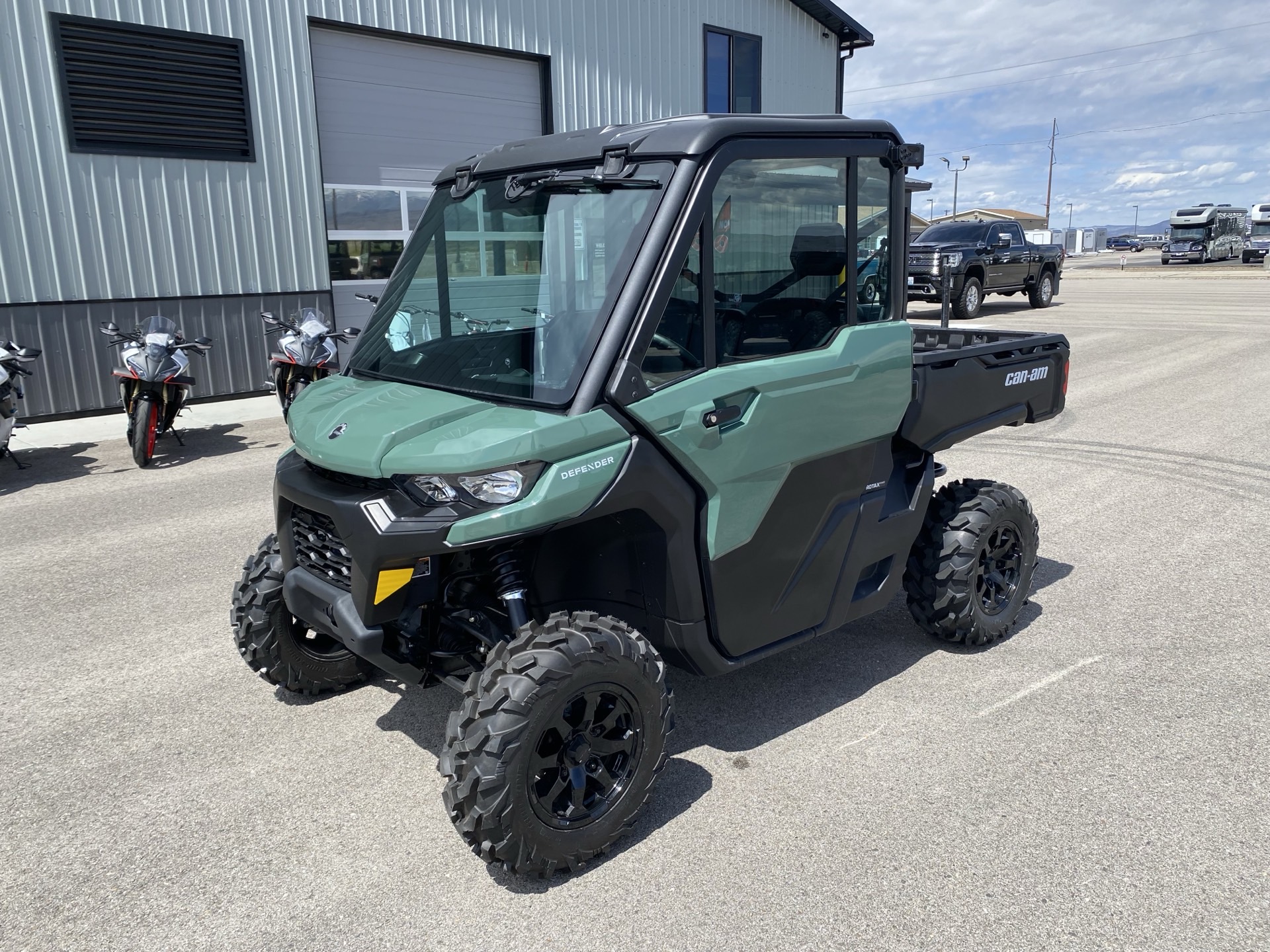 2026 Can-Am DEFENDER DPS CAB HD10