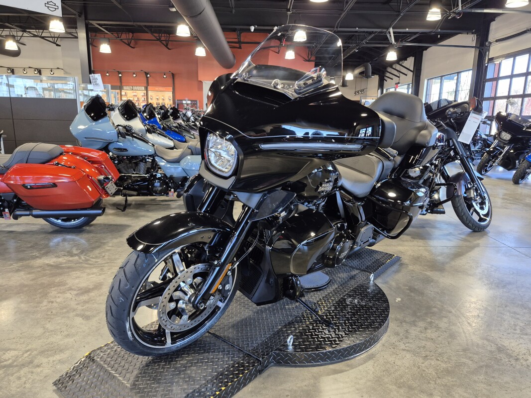 2025 HARLEY-DAVIDSON STREET GLIDE ULTRA FLHXU VIVID BLACK W