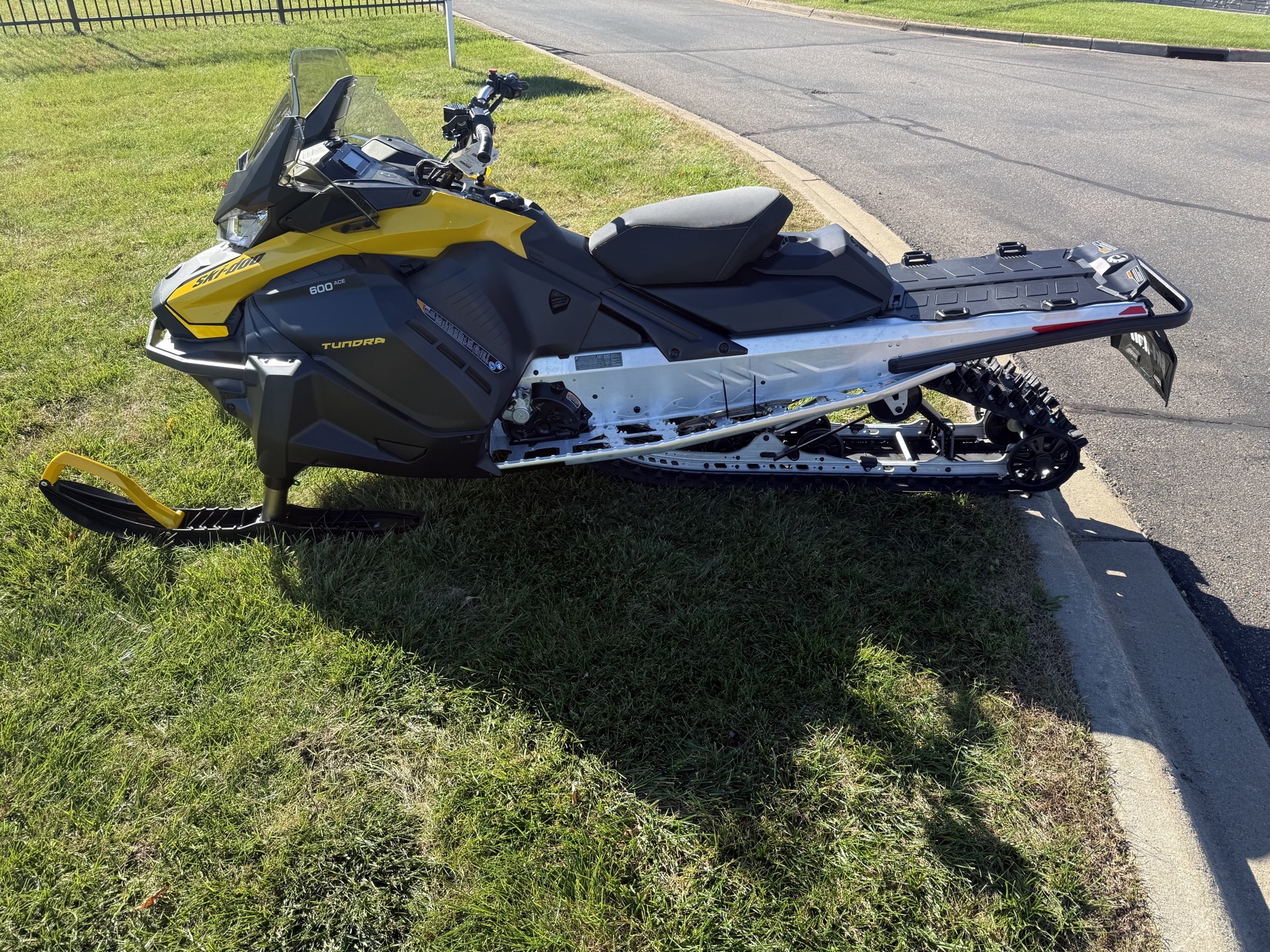 2025 SKI-DOO TUNDRA SPORT 600 ACE COBRA 1.6" E.S.