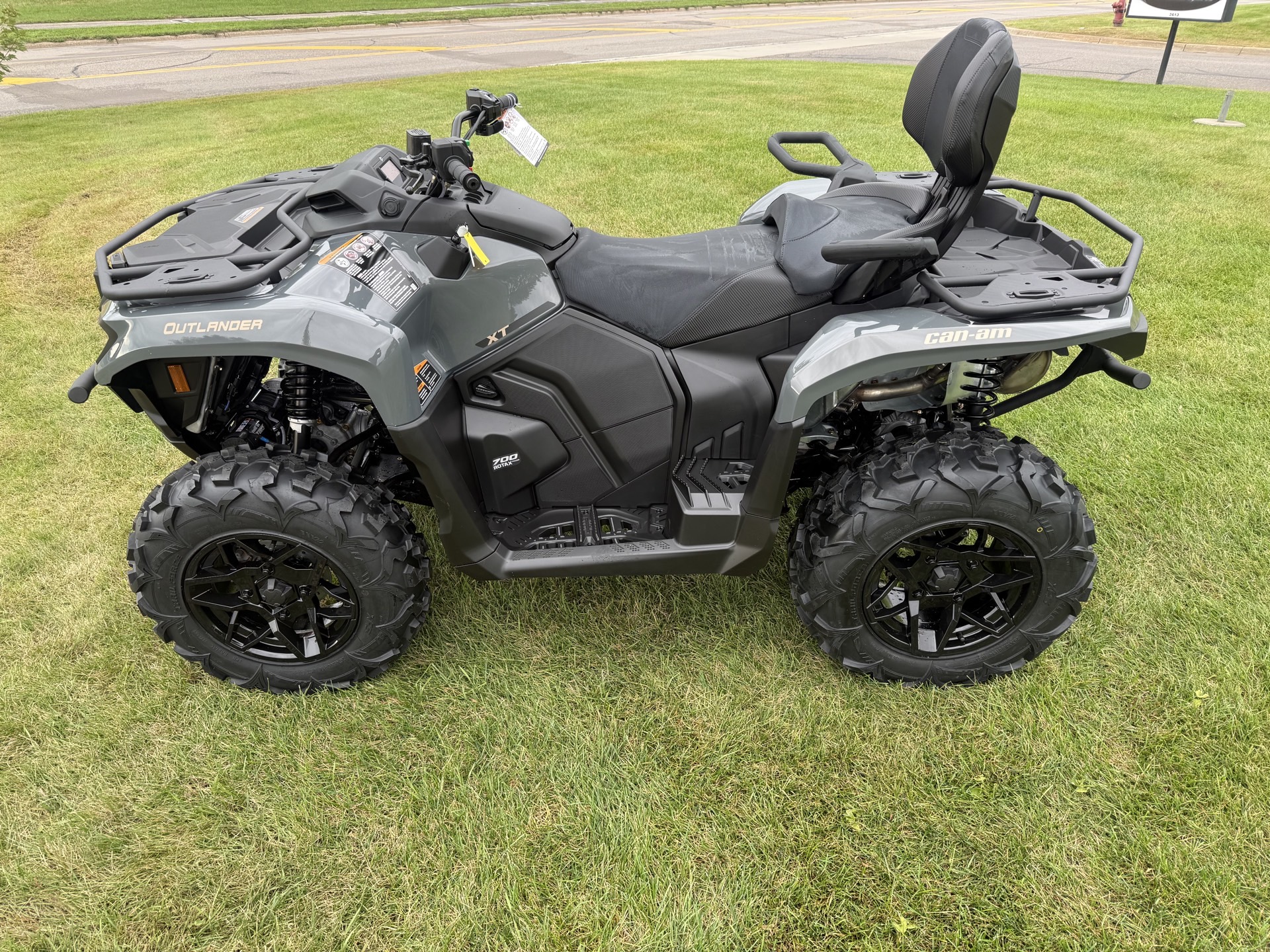 2027 CAN-AM OUTLANDER MAX XT 700