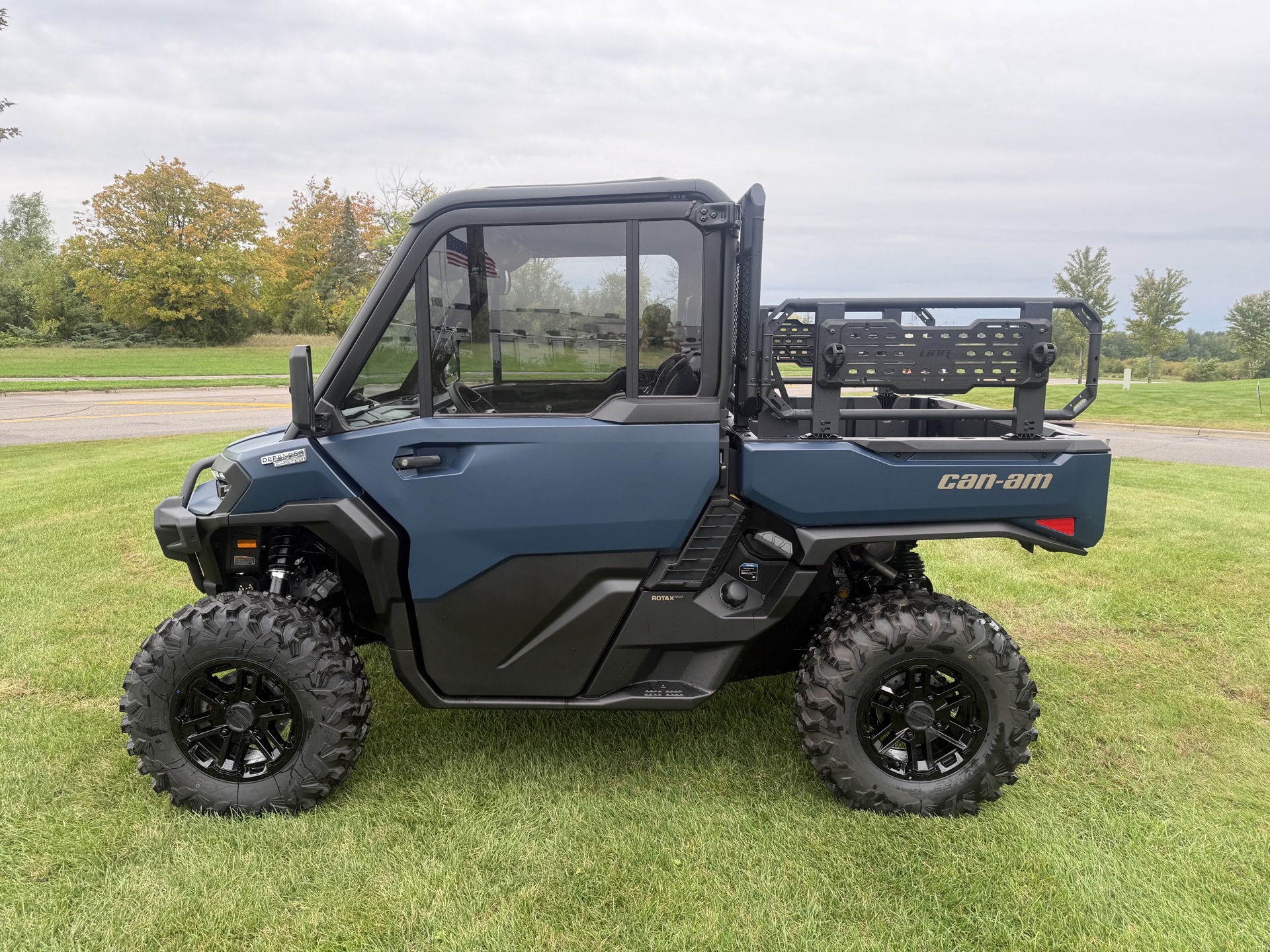 2027 CAN-AM DEFENDER XU LIMITED HD11