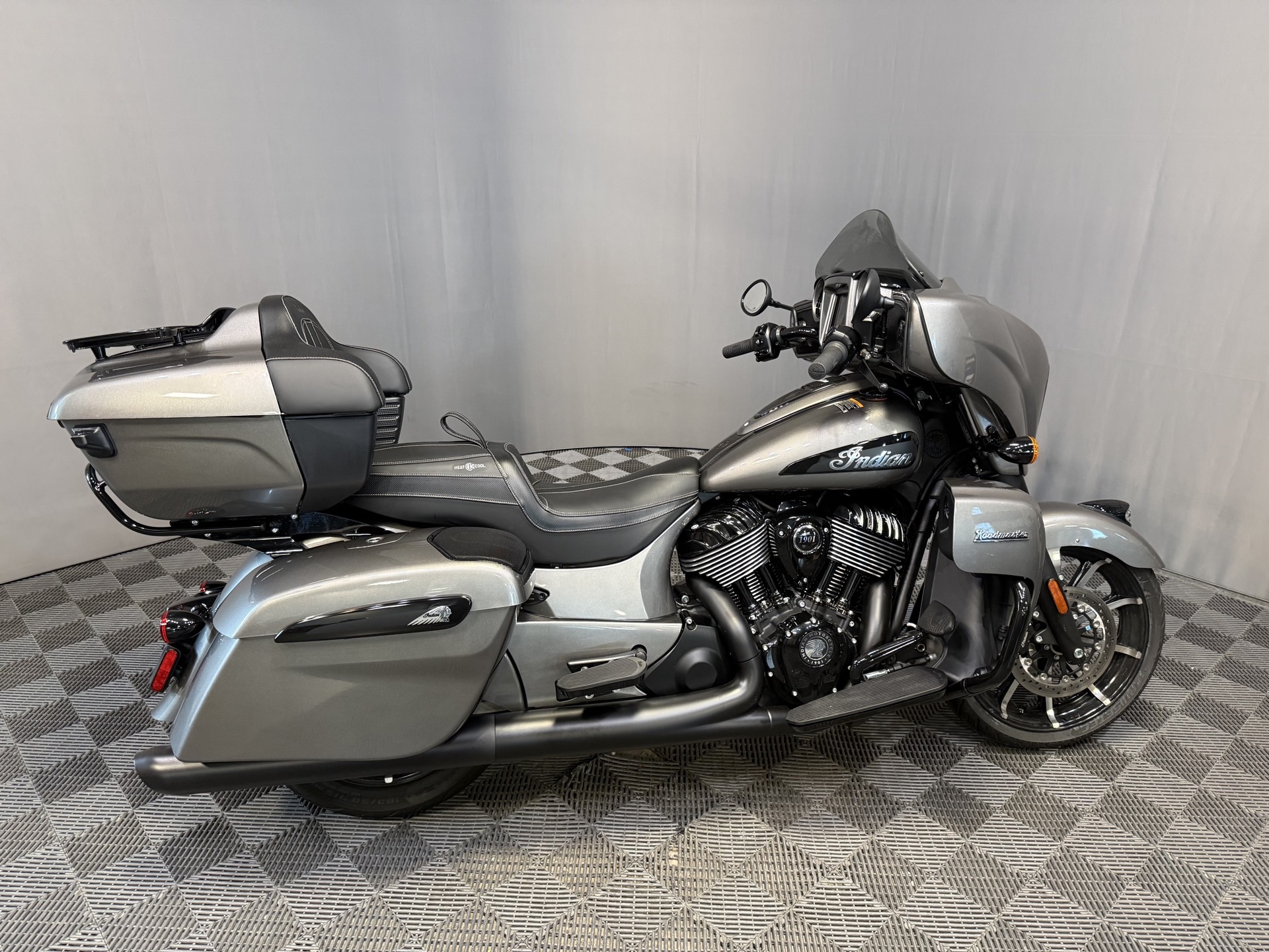 2025 INDIAN ROADMASTER DARK HORSE PREM AUDIO