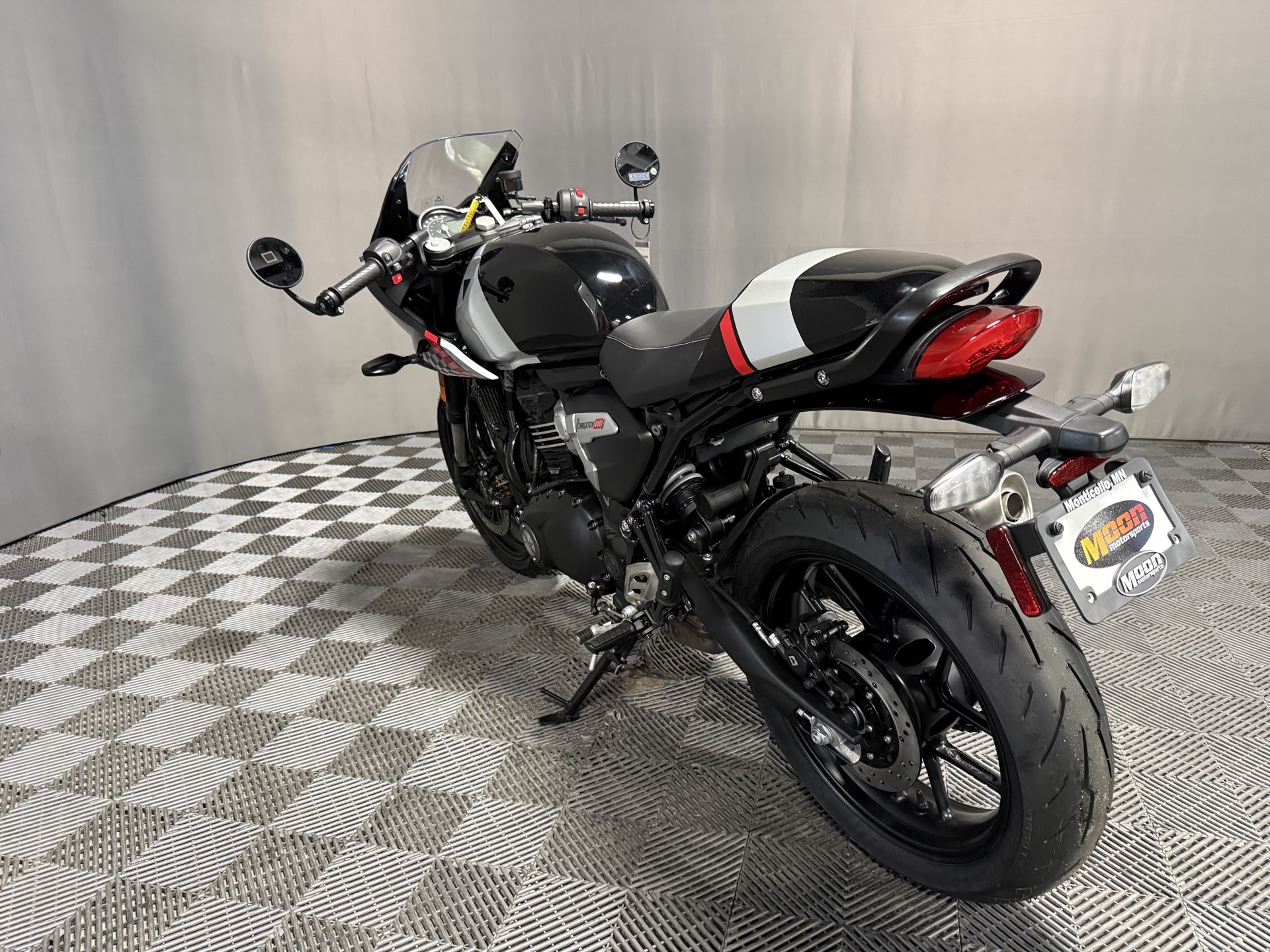 2026 TRIUMPH THRUXTON 400