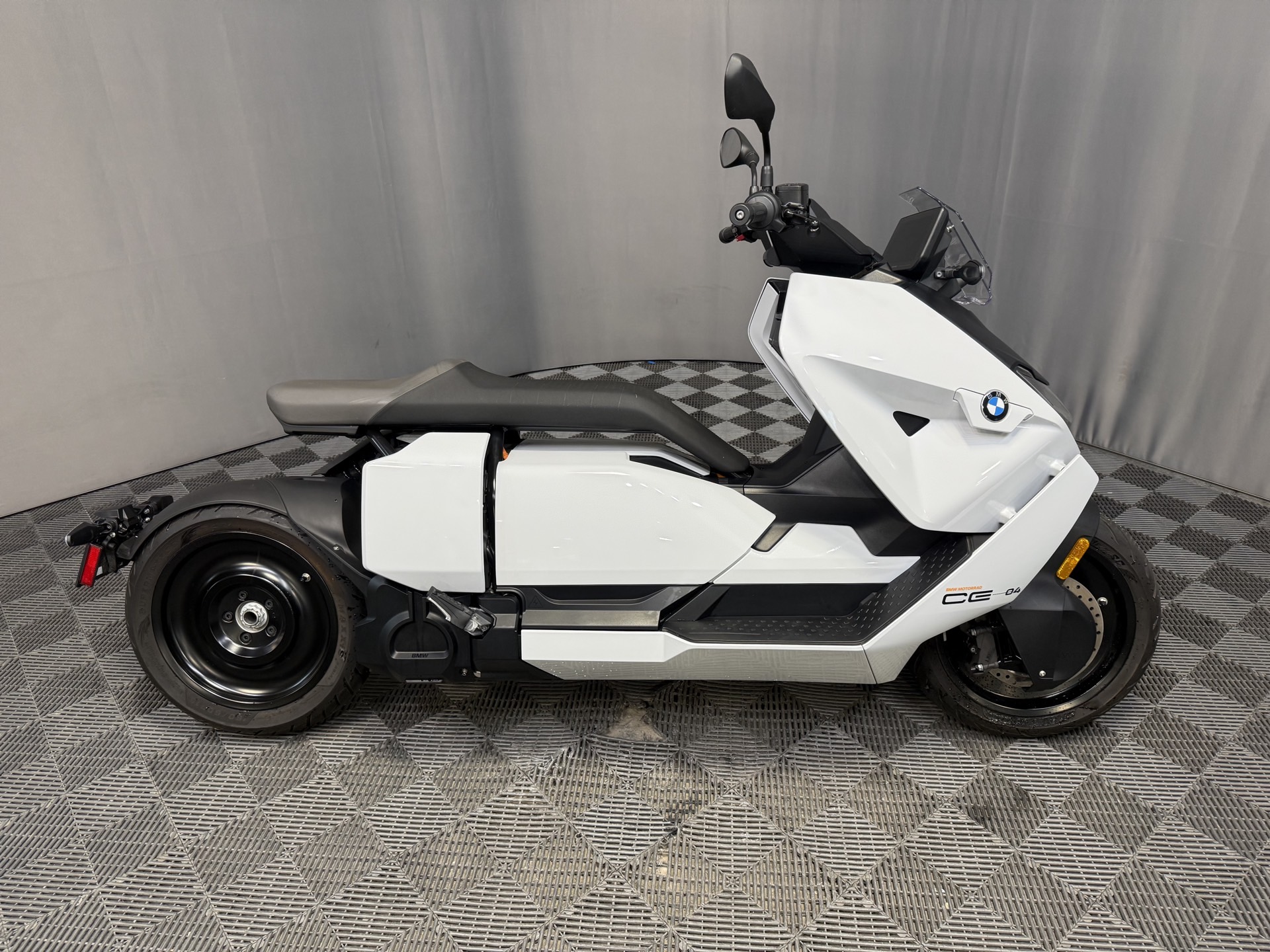 2023 BMW CE 04