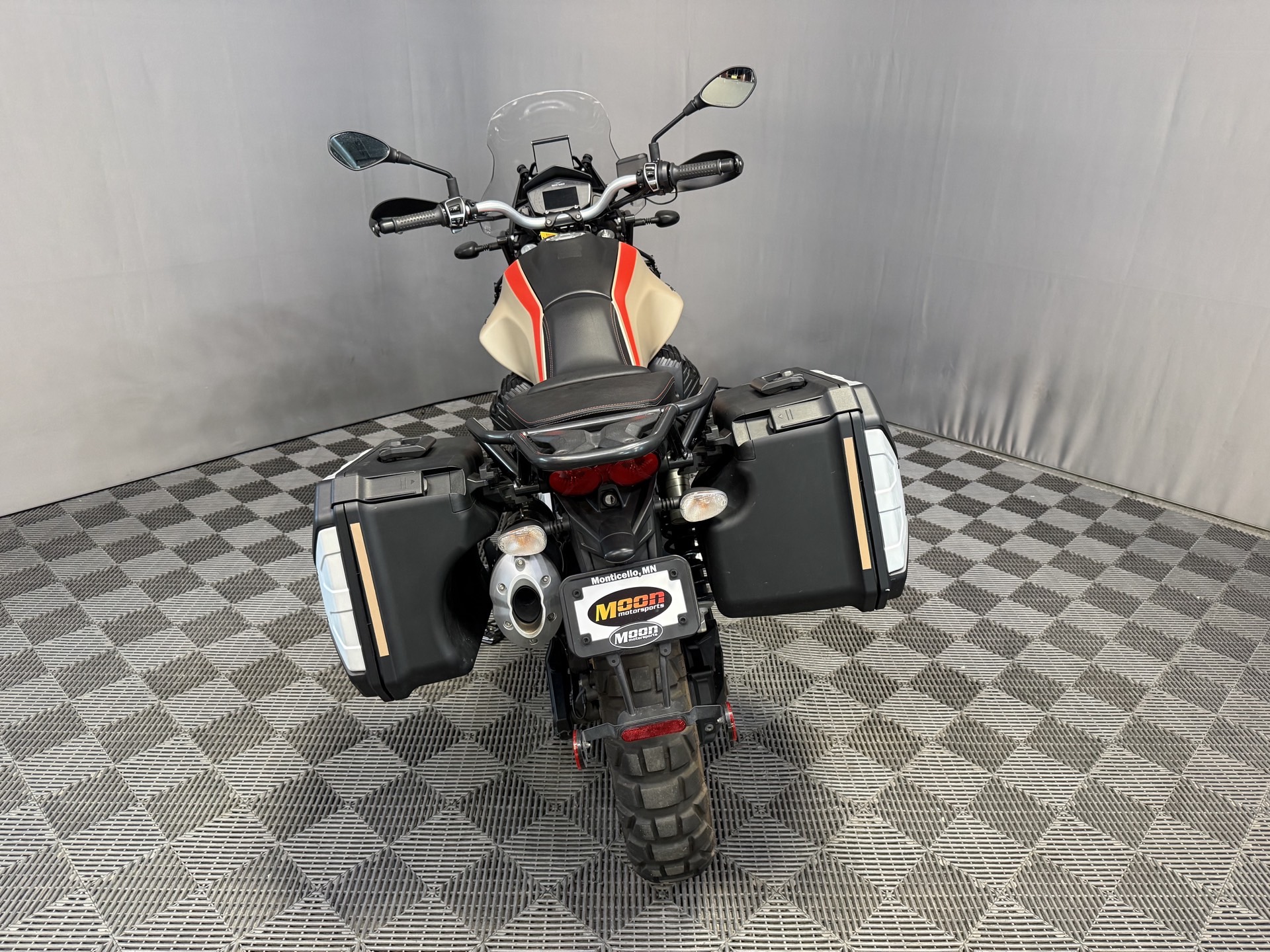 2020 MOTO GUZZI V85 TT TRAVEL