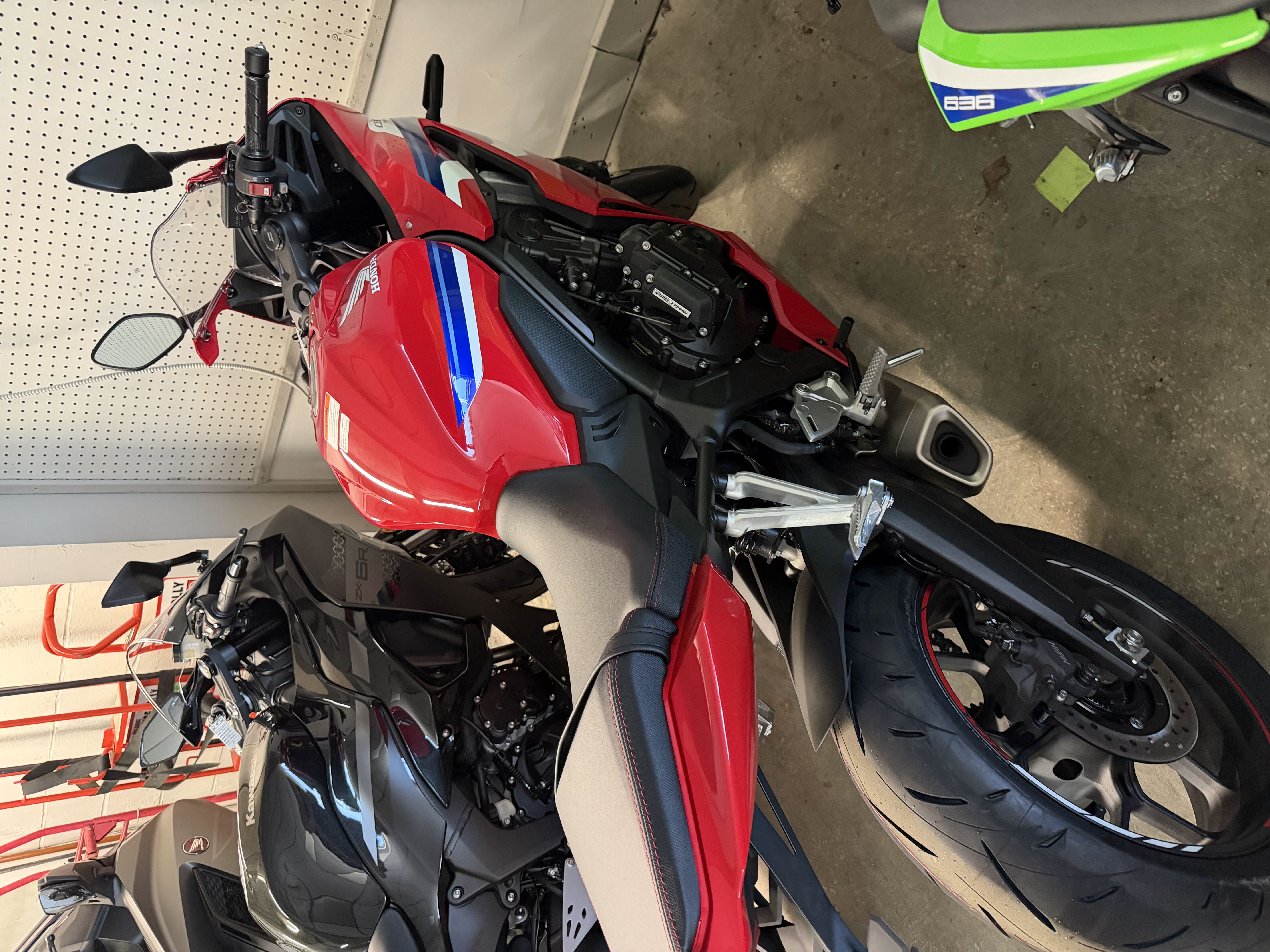 2026 HONDA CBR 650R E-CLUTCH