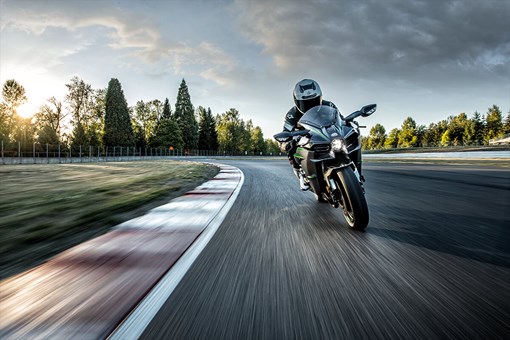 2021 Kawasaki NINJA H2™ CARBON - Base for sale in the Pompano Beach, FL area. Get the best drive out price on 2021 Kawasaki NINJA H2™ CARBON - Base and compare.