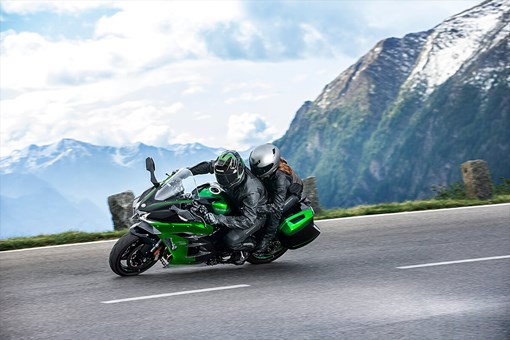 2021 Kawasaki NINJA H2™ SX SE+ - Base for sale in the Pompano Beach, FL area. Get the best drive out price on 2021 Kawasaki NINJA H2™ SX SE+ - Base and compare.