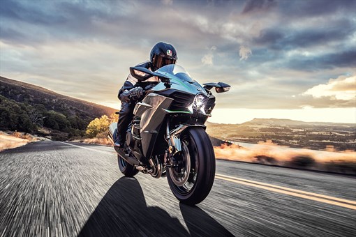 2021 Kawasaki NINJA H2™ - Base for sale in the Pompano Beach, FL area. Get the best drive out price on 2021 Kawasaki NINJA H2™ - Base and compare.
