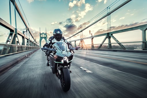 2021 Kawasaki NINJA H2™ - Base for sale in the Pompano Beach, FL area. Get the best drive out price on 2021 Kawasaki NINJA H2™ - Base and compare.