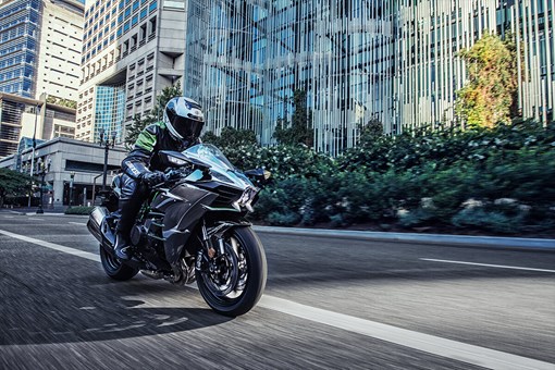 2021 Kawasaki NINJA H2™ - Base for sale in the Pompano Beach, FL area. Get the best drive out price on 2021 Kawasaki NINJA H2™ - Base and compare.