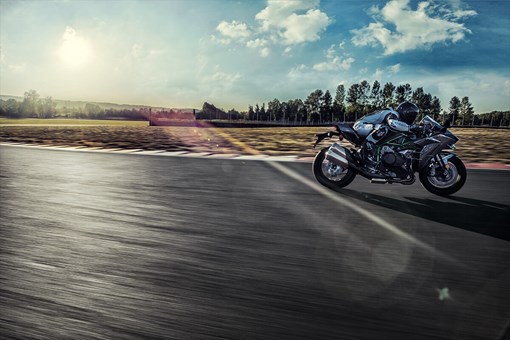 2021 Kawasaki NINJA H2™ - Base for sale in the Pompano Beach, FL area. Get the best drive out price on 2021 Kawasaki NINJA H2™ - Base and compare.