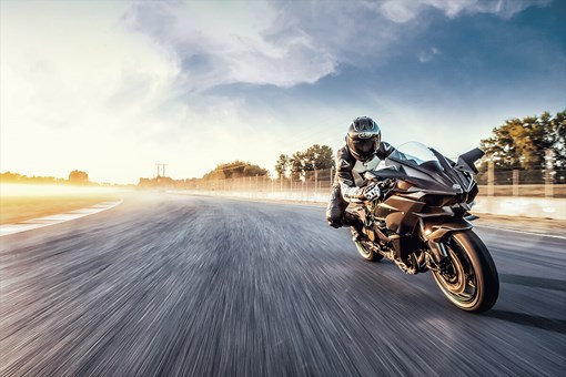 2021 Kawasaki NINJA H2™R - Base for sale in the Pompano Beach, FL area. Get the best drive out price on 2021 Kawasaki NINJA H2™R - Base and compare.