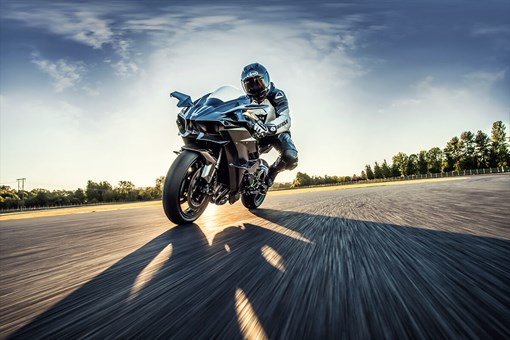 2021 Kawasaki NINJA H2™R - Base for sale in the Pompano Beach, FL area. Get the best drive out price on 2021 Kawasaki NINJA H2™R - Base and compare.