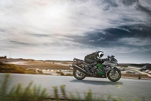 2021 Kawasaki NINJA® ZX™-14R ABS - Base for sale in the Pompano Beach, FL area. Get the best drive out price on 2021 Kawasaki NINJA® ZX™-14R ABS - Base and compare.