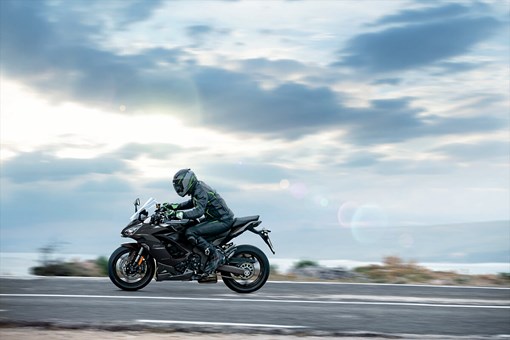 2021 Kawasaki NINJA® ZX™-6R - Base for sale in the Pompano Beach, FL area. Get the best drive out price on 2021 Kawasaki NINJA® ZX™-6R - Base and compare.