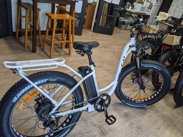 2023 BIG CAT Long Beach Cruiser - 750 XXL Step Thru for sale in the Pompano Beach, FL area. Get the best drive out price on 2023 BIG CAT Long Beach Cruiser - 750 XXL Step Thru and compare.