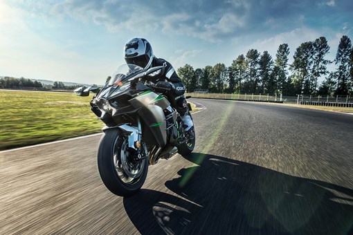 2023 Kawasaki NINJA H2® - CARBON for sale in the Pompano Beach, FL area. Get the best drive out price on 2023 Kawasaki NINJA H2® - CARBON and compare.