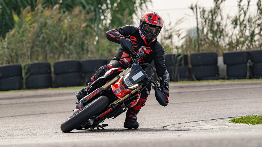 2024 Ducati Hypermotard - 698 Mono RVE for sale in the Pompano Beach, FL area. Get the best drive out price on 2024 Ducati Hypermotard - 698 Mono RVE and compare.