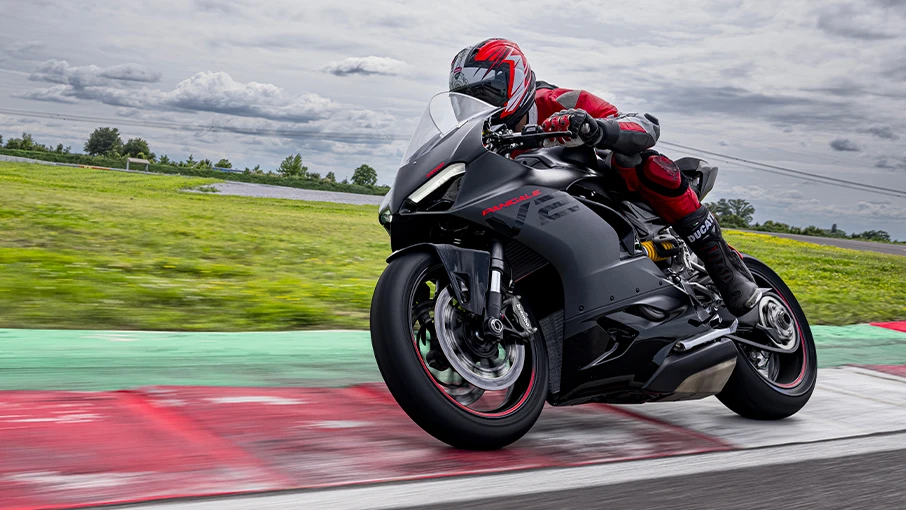 2024 Ducati Panigale - V2 for sale in the Pompano Beach, FL area. Get the best drive out price on 2024 Ducati Panigale - V2 and compare.