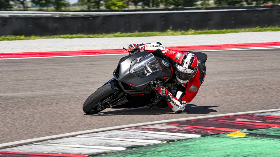 2024 Ducati Panigale - V2 for sale in the Pompano Beach, FL area. Get the best drive out price on 2024 Ducati Panigale - V2 and compare.