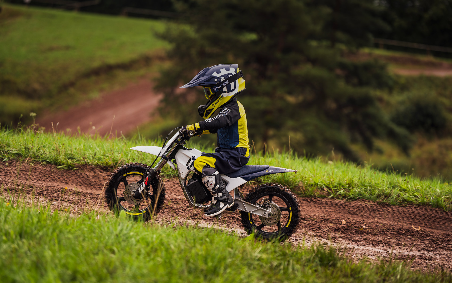 2024 Husqvarna EE - 2 for sale in the Pompano Beach, FL area. Get the best drive out price on 2024 Husqvarna EE - 2 and compare.