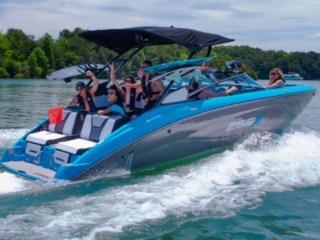 2024 Yamaha Boat 255 - XE for sale in the Pompano Beach, FL area. Get the best drive out price on 2024 Yamaha Boat 255 - XE and compare.