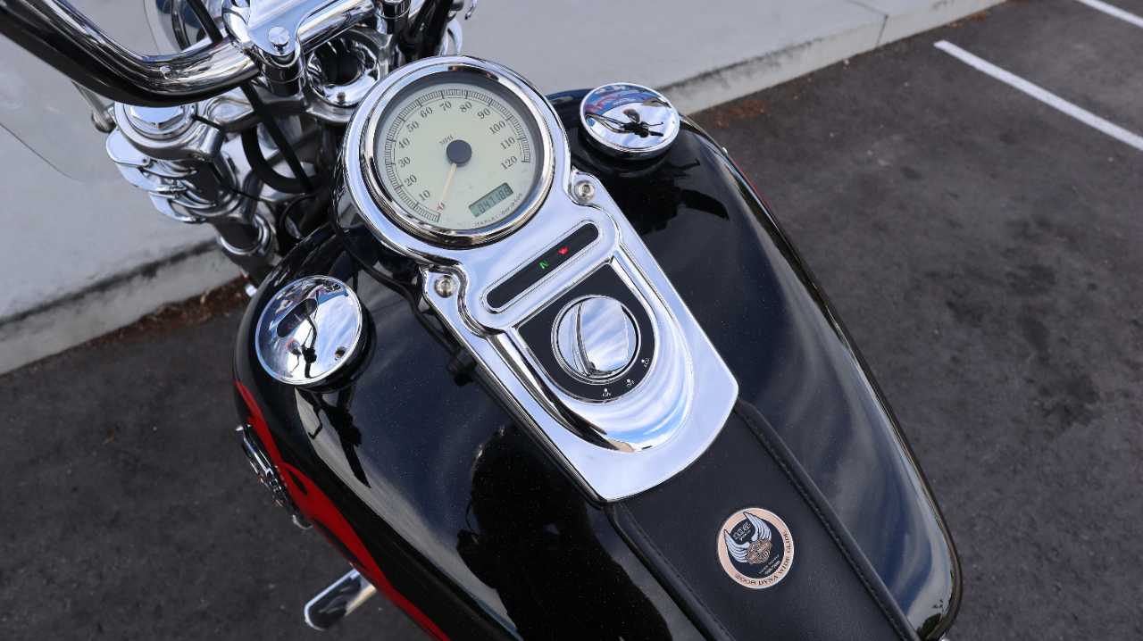 HARLEY-DAVIDSON DYNA GLIDE WIDE GLIDE 105 ANNIV EDITION