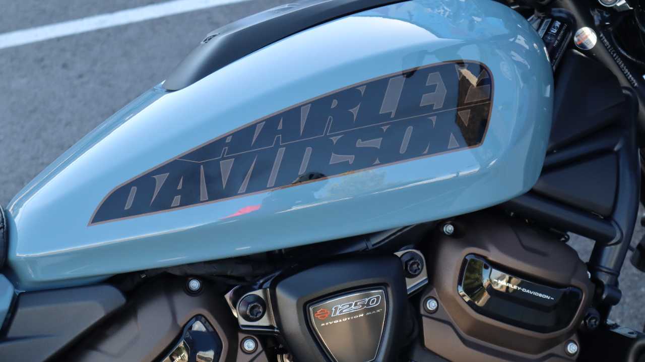 HARLEY-DAVIDSON NIGHTSTER RH975