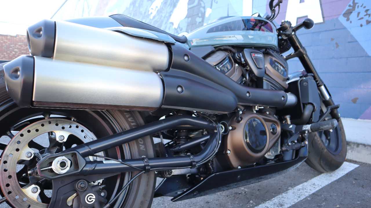 HARLEY-DAVIDSON NIGHTSTER RH975