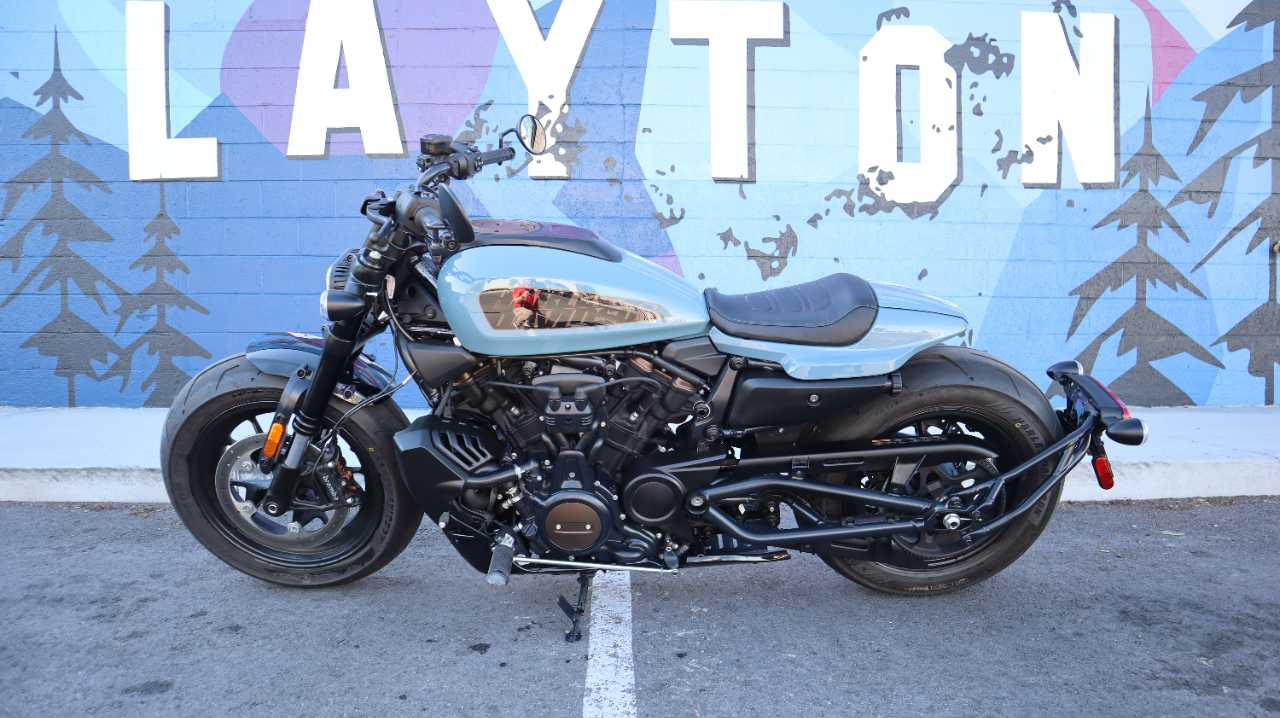 HARLEY-DAVIDSON NIGHTSTER RH975