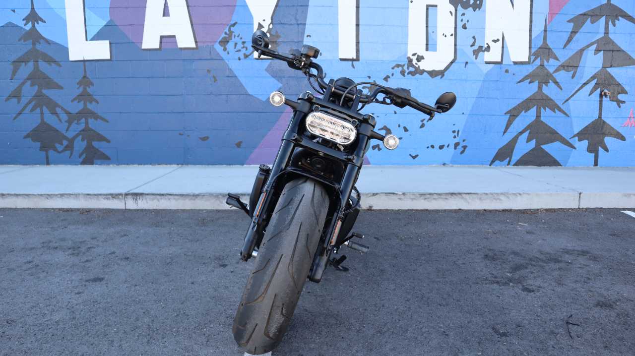 HARLEY-DAVIDSON NIGHTSTER RH975