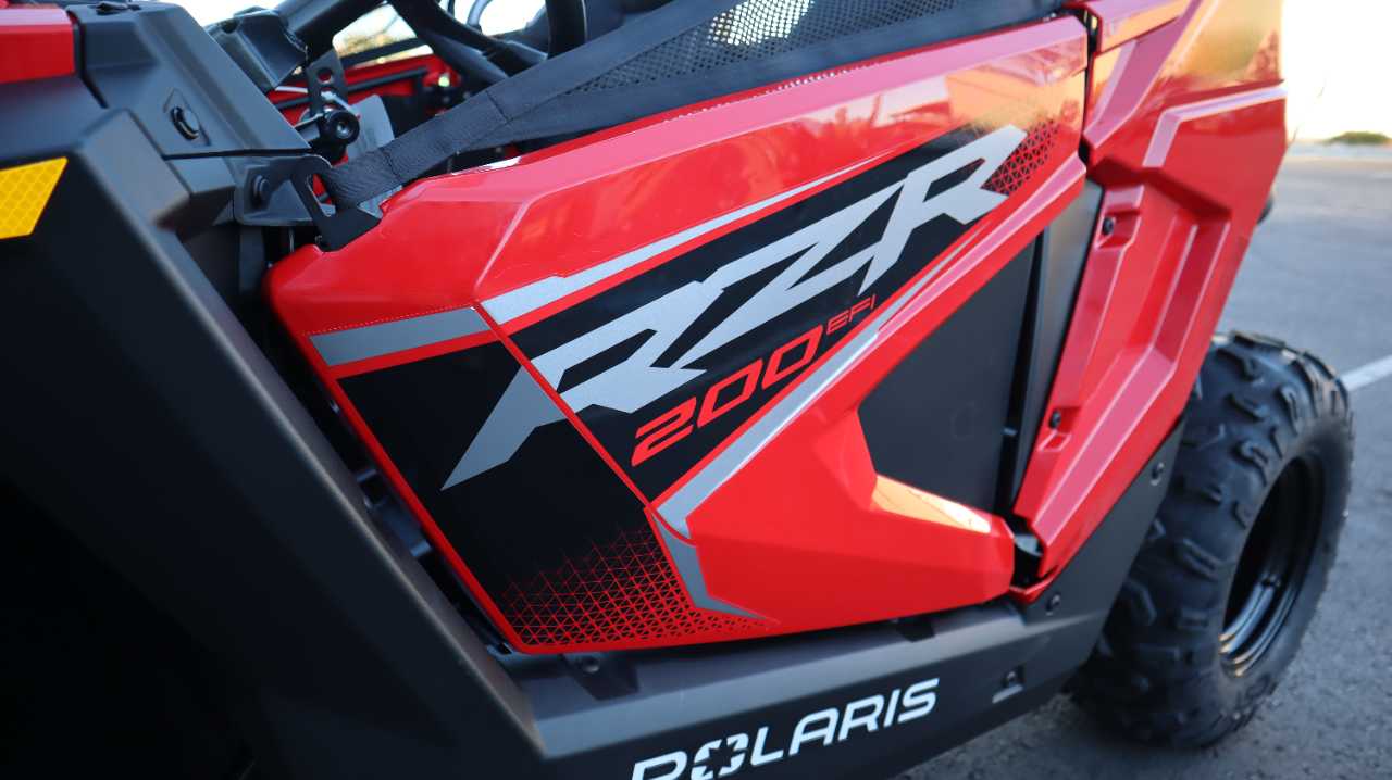 POLARIS RZR 200 EFI