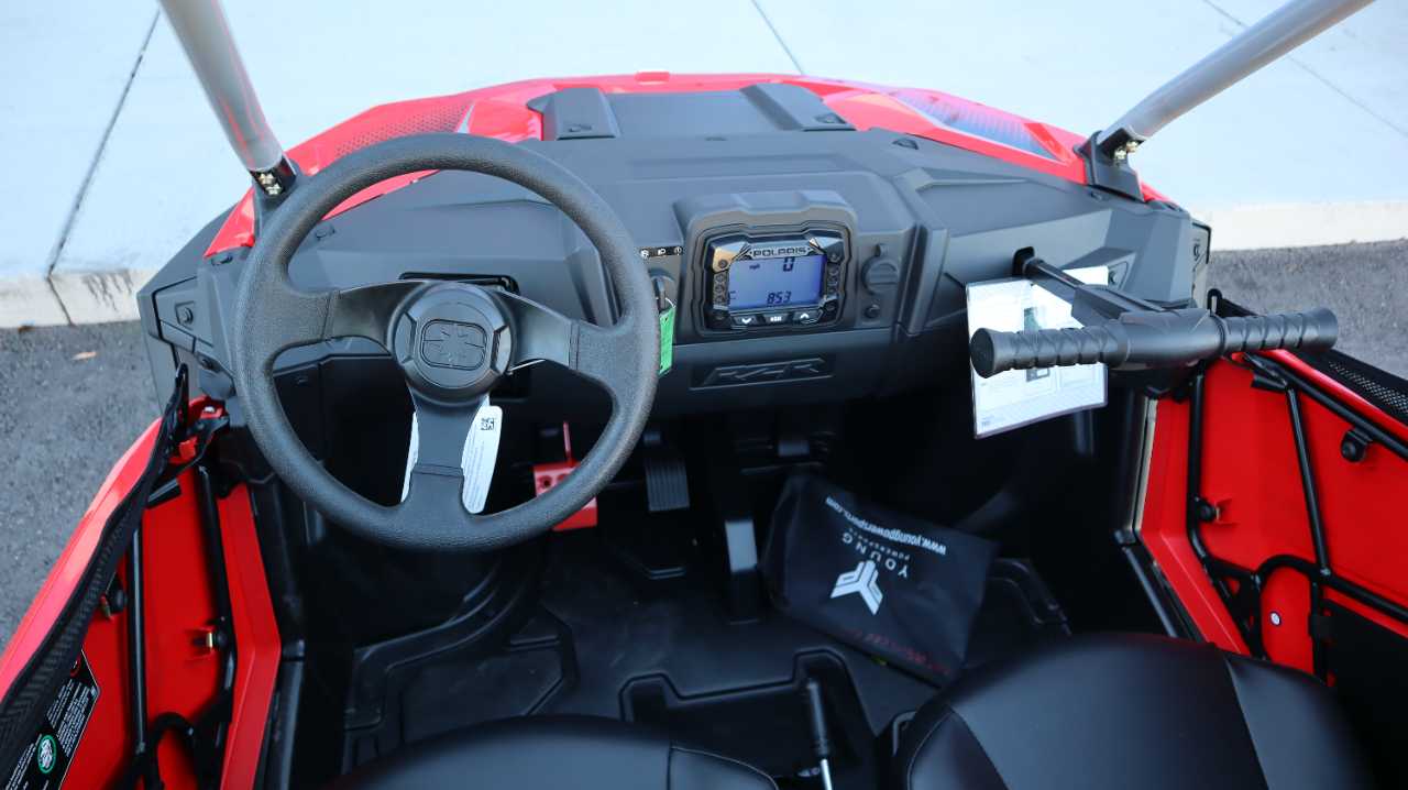POLARIS RZR 200 EFI