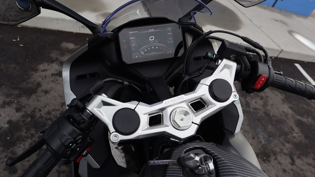 CFMOTO 300SS