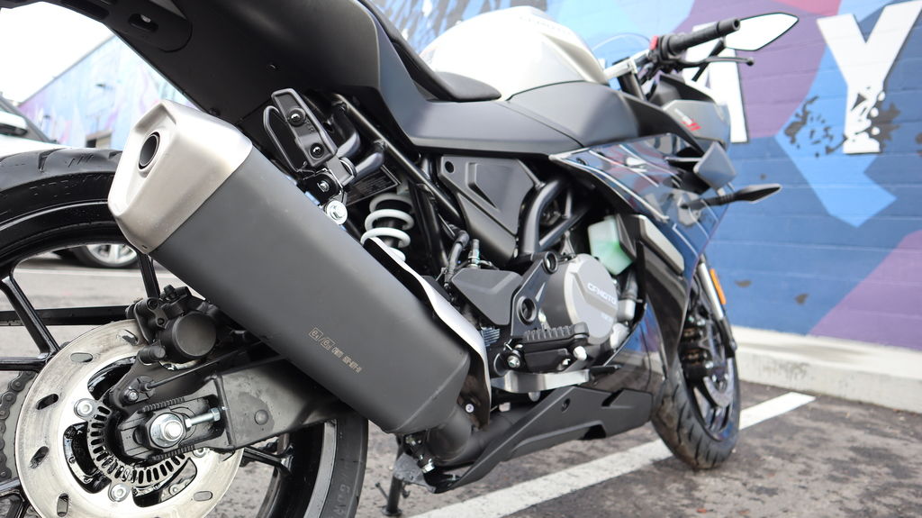 CFMOTO 300SS