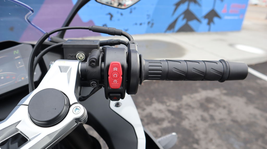 CFMOTO 300SS