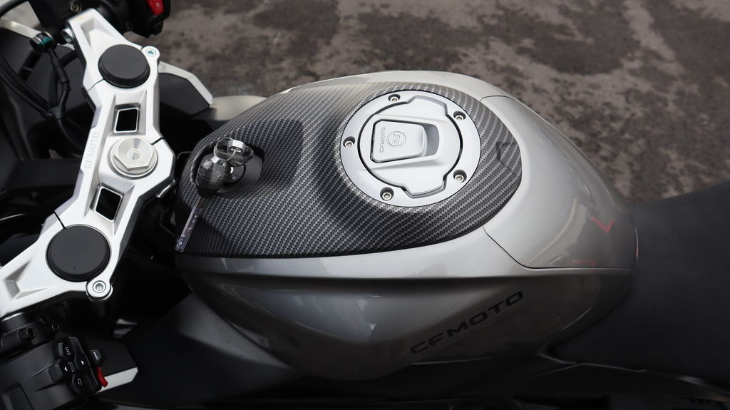 CFMOTO 300SS