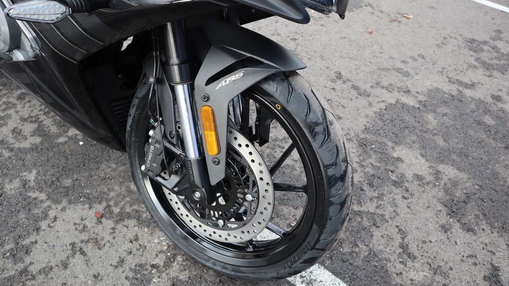 CFMOTO 300SS