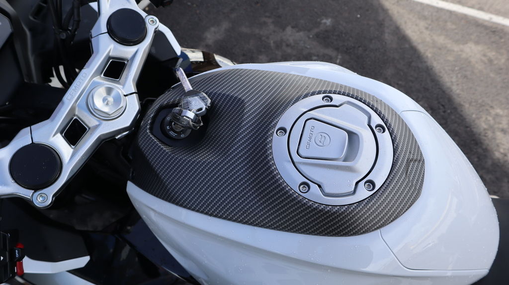 CFMOTO 300SS