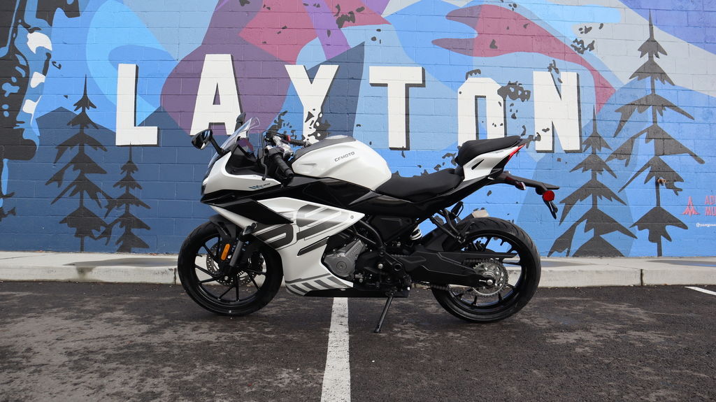 CFMOTO 300SS