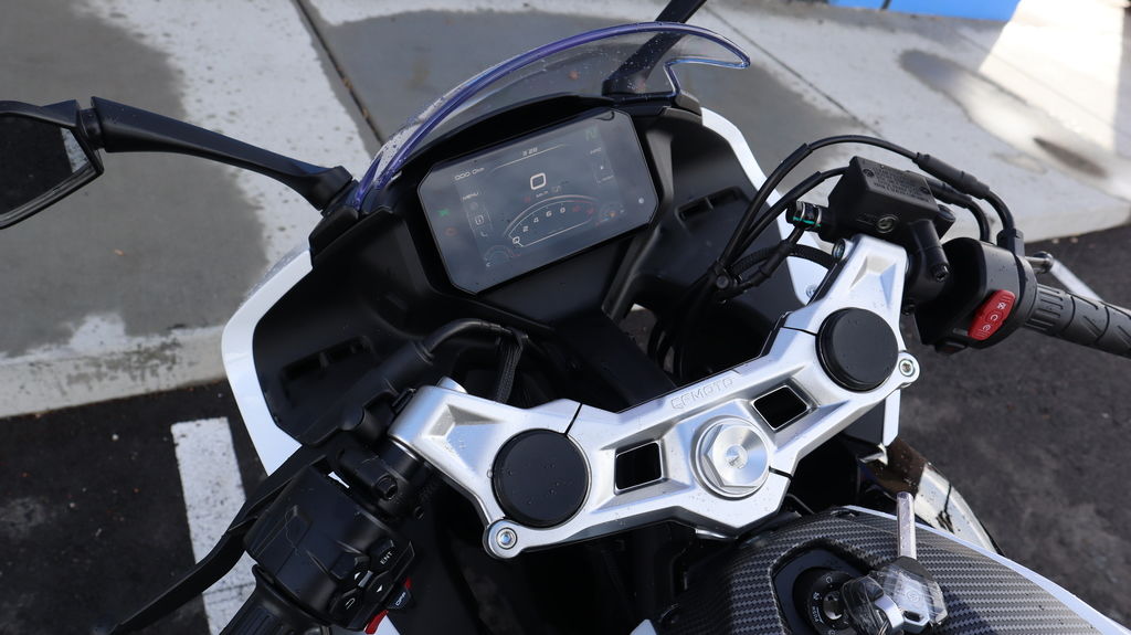 CFMOTO 300SS