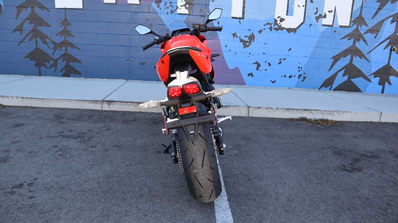 SUZUKI GSX 8R