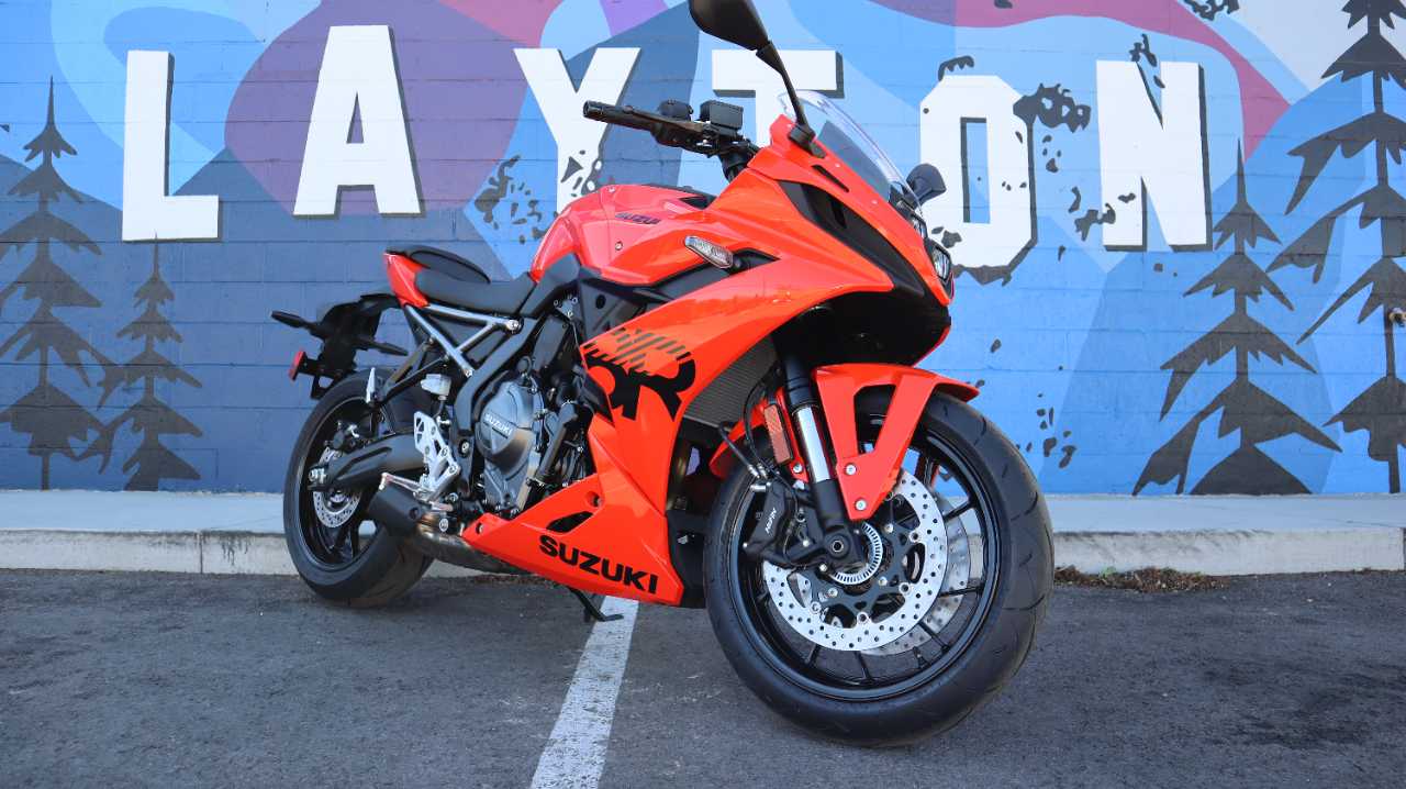 SUZUKI GSX 8R