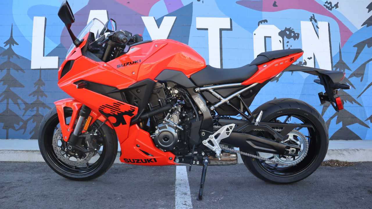 SUZUKI GSX 8R