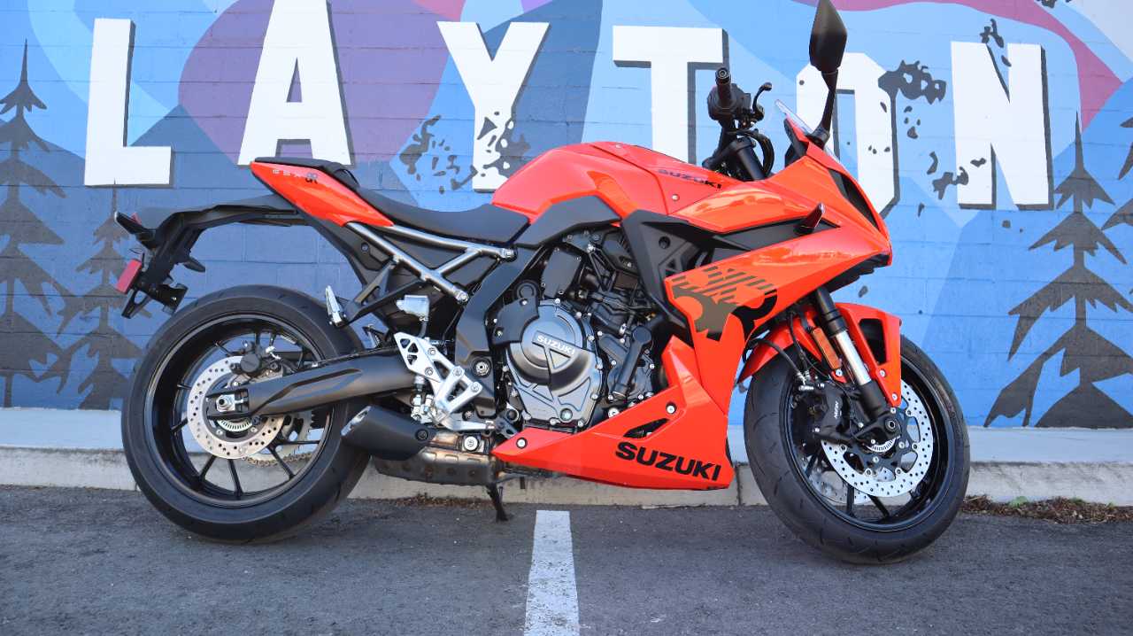 SUZUKI GSX 8R